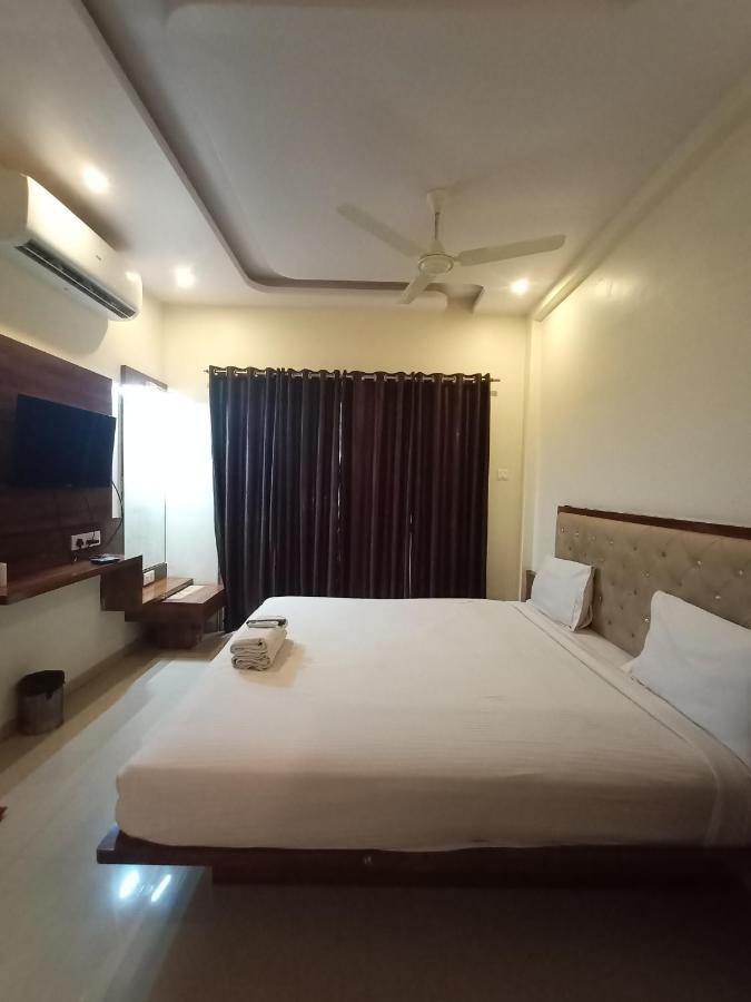 Hotel Oakwood 马哈巴莱斯赫瓦尔 外观 照片