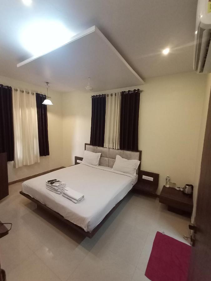Hotel Oakwood 马哈巴莱斯赫瓦尔 外观 照片